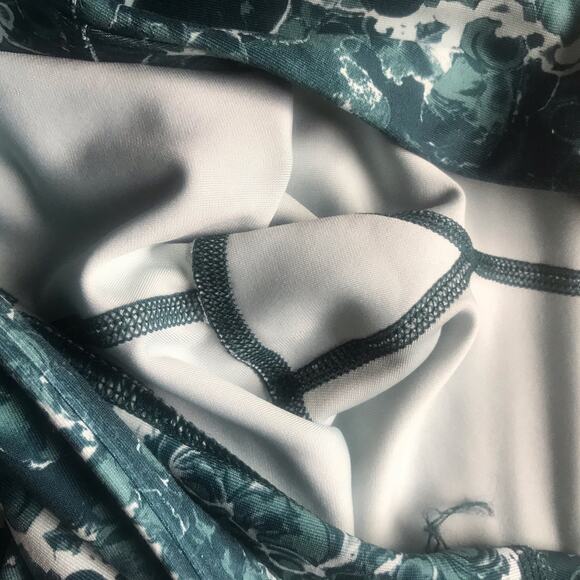 Under Armour Compression Green Patterned Cropped Mesh Leggings Women's Size L - Picture 9 of 9